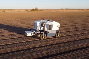Robot autónomo acaba con 100.000 malas hierbas por hora a base de rayos láser
