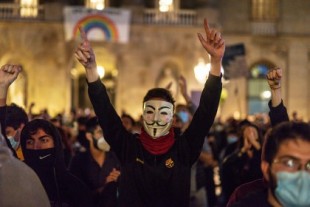 Los españoles ya no confían en nada ni en nadie: el hundimiento de la fe en el sistema