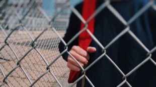 Detenido un adolescente de 15 años tras apuñalar a su profesora en un instituto de Girona