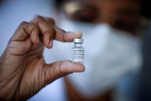 Las farmacéuticas caen en Bolsa tras el apoyo de EEUU a suspender las patentes de las vacunas