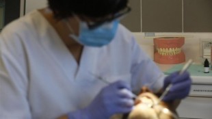 Un juzgado anula el proyecto de dentista municipal de Barcelona