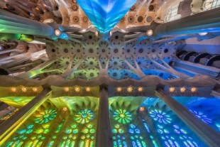 Los secretos geométricos de Gaudí: catenarias, hiperboloides y una profunda simbología del número 12