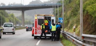 Una mujer de 44 años se arroja desde un puente a la ronda de Gijón