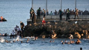 Marruecos lanzó el bulo de que un gran barco llevaría a la península a quienes nadaran hasta Ceuta