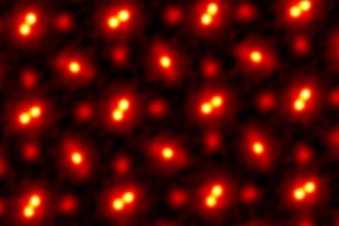 Esta resolución en la imagen de un átomo es tan ajustada que el único desenfoque que queda es el temblor térmico del propio átomo