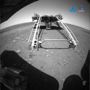 El rover Zhurong ya rueda por la superficie de Marte