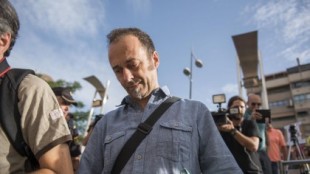 El equipo jurídico de Francesco Arcuri tilda de "bochornoso espectáculo" la defensa de colectivos y determinados partidos del indulto a Juana Rivas