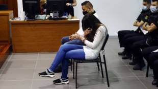 La acusada de apalear a su hija hasta casi matarla en Zaragoza admite ahora que «le pegó ella»