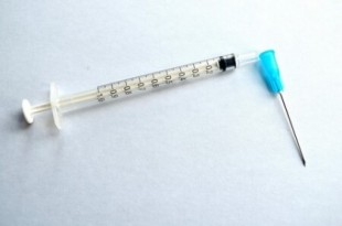 Llega la hora de la verdad de la primera vacuna del VIH que alcanza la Fase III en una década: así funciona 'Mosaico'