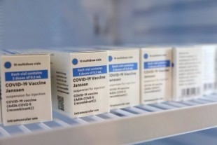 EEUU detecta 60 millones de dosis de la vacuna de Janssen contaminadas