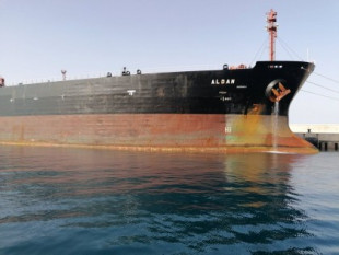 Retenido en Almería un buque por descargar hidrocarburos y dejar una mancha de 55 kilómetros cuadrados en el Atlántico