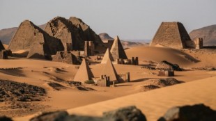 Las pirámides 'olvidadas' de Sudán, en riesgo de ser enterradas por las dunas