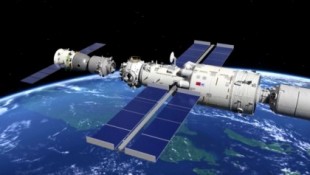 La nave espacial tripulada Shenzhou 12 con 3 taikonautas a bordo se acopla a la estación orbital de China