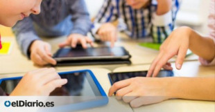 Un colegio concertado de Sevilla "recomienda" tabletas digitales de última generación que crean "discriminación" en el aula