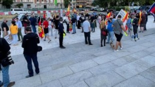 Pinchazo ultra: apenas 100 manifestantes en la sede del PSOE para protestar por los indultos