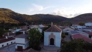 El pueblo de Granada que rechazó una antena de telefonía en 2007 suplica ahora una "para no desaparecer"