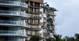 Al menos un muerto y 51 desaparecidos en el colapso de un edificio de 12 plantas frente a la playa de Miami
