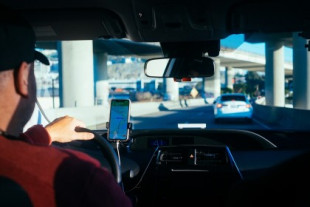 Uber no encuentra conductores. Cada vez menos quieren trabajar bajo sus condiciones laborales