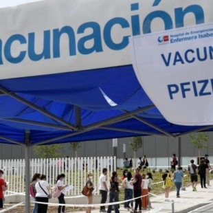 'Codazos' por vacunarse contra la Covid: los españoles baten récords frente a la desconfianza en Francia, Bélgica o EEUU