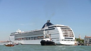 Italia prohíbe desde agosto el paso de grandes barcos frente a la ciudad de Venecia