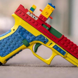 Lego exige a la empresa Culper Precision que deje de producir una funda para pistola Glock que parece un juguete (Eng)