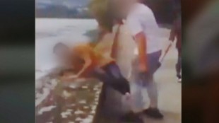 Un grupo de jóvenes agrede y humilla a un niño con autismo en el paseo marítimo de Pontedeume