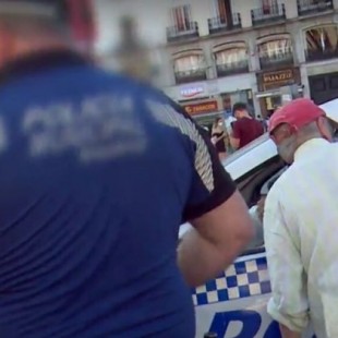 La Policía le pide los papeles a Antonio López mientras pinta en la Puerta del Sol: "Puede ser Van Gogh o quien sea"