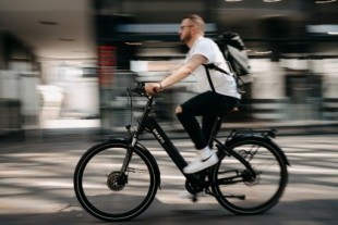 Los europeos se han rendido definitivamente a su vehículo eléctrico favorito: la bicicleta