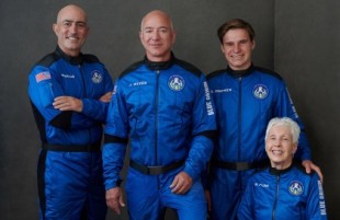 New Shepard alcanza el espacio y culmina con éxito el vuelo con tripulantes de la nave de Blue Origin