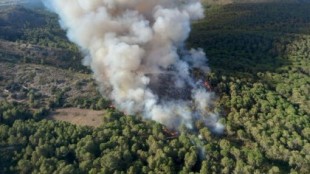 Incendio Torroella de Montgrí: 50 dotaciones de bomberos combaten el fuego