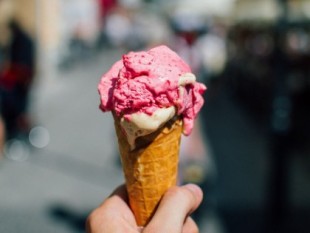 Asociaciones piden a Consumo que imite a Francia y difunda las marcas de helados retirados del mercado