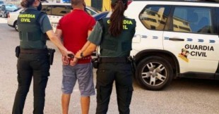 Detenido por agredir a un hombre que le pidió que usara la mascarilla en un súper de Sant Lluís, Menorca