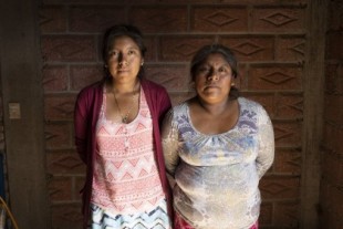 Antes de que les toque la luna: miles de niñas y adolescentes son vendidas a sus maridos en México