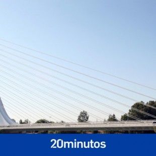 Dos jóvenes impiden el suicido de otro en el Puente del Alamillo de Sevilla