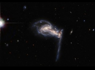 Telescopio Hubble regala una impresionante foto de la interacción de tres galaxias