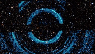 Detectados anillos enormes alrededor de un agujero negro