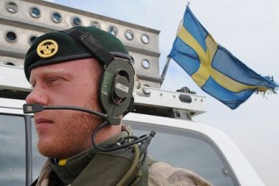 Dos soldados suecos devuelven sus medallas por la negativa del Gobierno a dar asilo a los intérpretes afganos