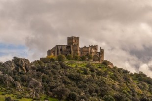 El preocupante estado del castillo medieval de Belvís de Monroy (Cáceres)