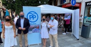 El PP recoge 1.200 firmas en Gijón, el 0,44% de su población, en defensa de los toros