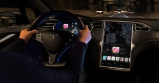 John Carmack (Doom, Quake) va a optimizar el interfaz de los Tesla antiguos [ENG]