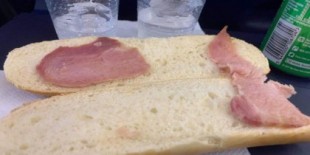 Una pasajera de Ryanair recibe el «bocadillo de bacon más triste del mundo» tras pagar 5,50 euros durante un vuelo