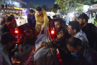 Los talibanes condenan los atentados de Kabul, que Estados Unidos atribuye al ISIS