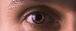 Hombre cambia el tamaño de sus pupilas a su voluntad, algo que los científicos creían imposible
