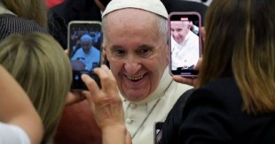 En Vox estallan contra el papa por lo que ha dicho sobre España: "Se puede usted ir al carajo"