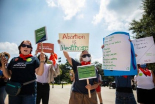 La nueva ley del aborto aprobada en Texas permitirá que los violadores demanden a sus víctimas si abortan pasadas 6 semanas (ING)
