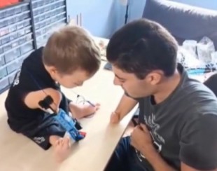 Un español, conocido como "Hand Solo" crea una prótesis de Lego para un niño de 8 años con discapacidad