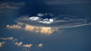 Como montañas encima de las nubes: así saltan algunas tormentas a la estratosfera