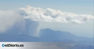 El Infoca ordena la retirada de los efectivos de tierra en el incendio forestal de Sierra Bermeja por un pirocúmulo