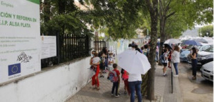 Malestar entre padres del colegio Alba Plata de Cáceres por permitirse a dos alumnas ir sin mascarilla