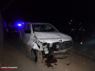 Un conductor borracho mata a los dos ocupantes de una moto y sigue circulando dos kilómetros con el coche destrozado